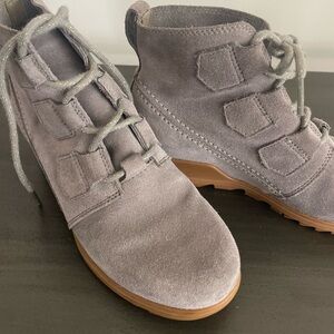 Sorel Women's Gray Suede Lace Up Boots